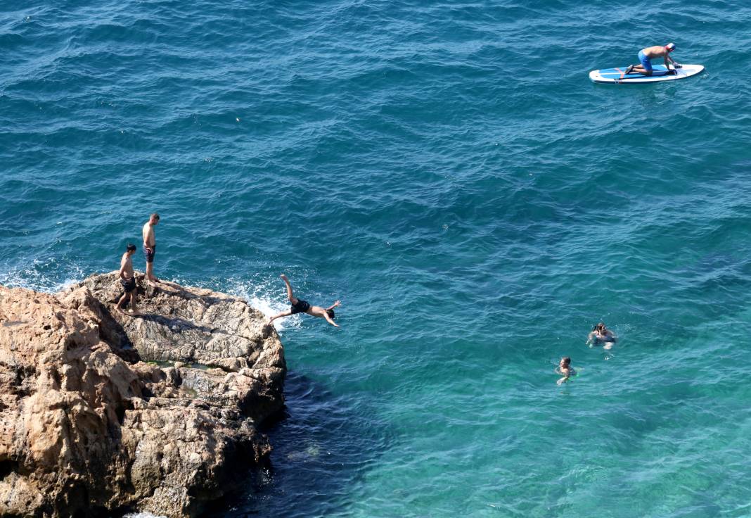 Antalya denize koştu: İşte plajlarda bayram yoğunluğu 7